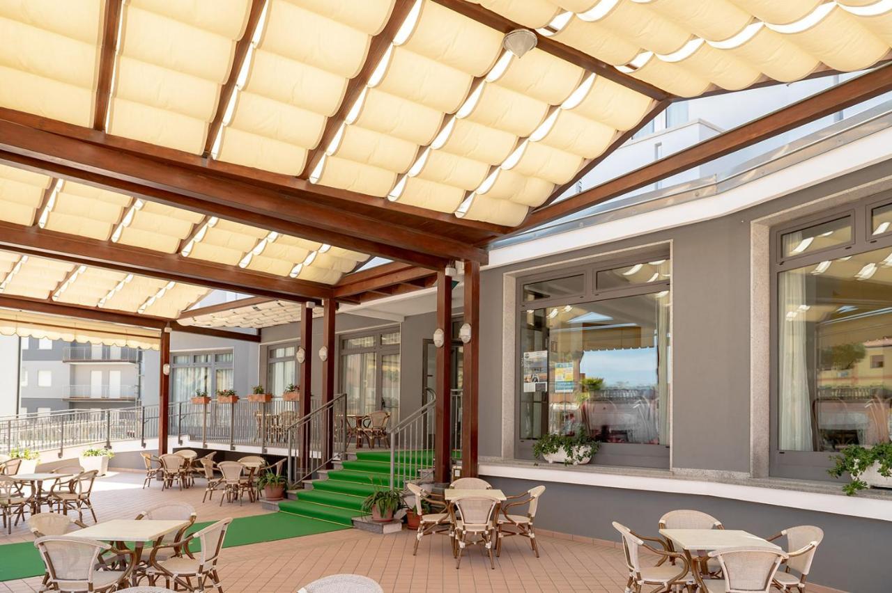 Hotel Milan Rosolina Mare Exteriör bild